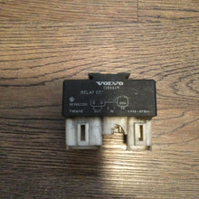 Load image into Gallery viewer, Volvo 899962000 relay fan control unit 1398845 original V70 850 870 9442933