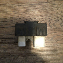Load image into Gallery viewer, Volvo 899962000 relay fan control unit 1398845 original V70 850 870 9442933