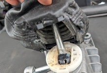 Load image into Gallery viewer, Shifter assembly, manual, Volvo 850 P80 car from 1992 to 1997