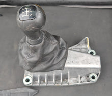 Load image into Gallery viewer, Shifter assembly, manual, Volvo 850 P80 car from 1992 to 1997