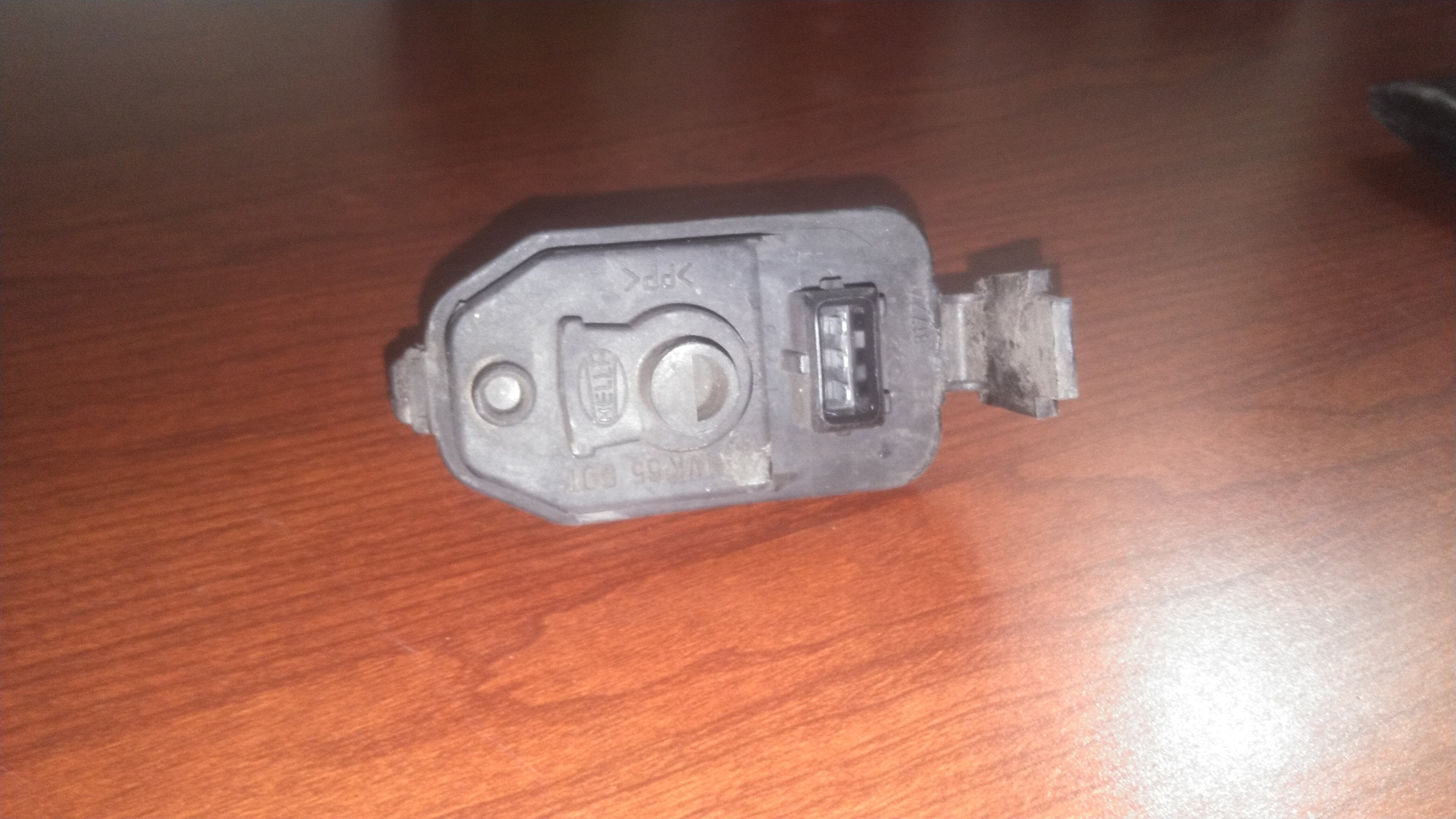 Dual element corner light socket for Volvo 850 vehicles. These