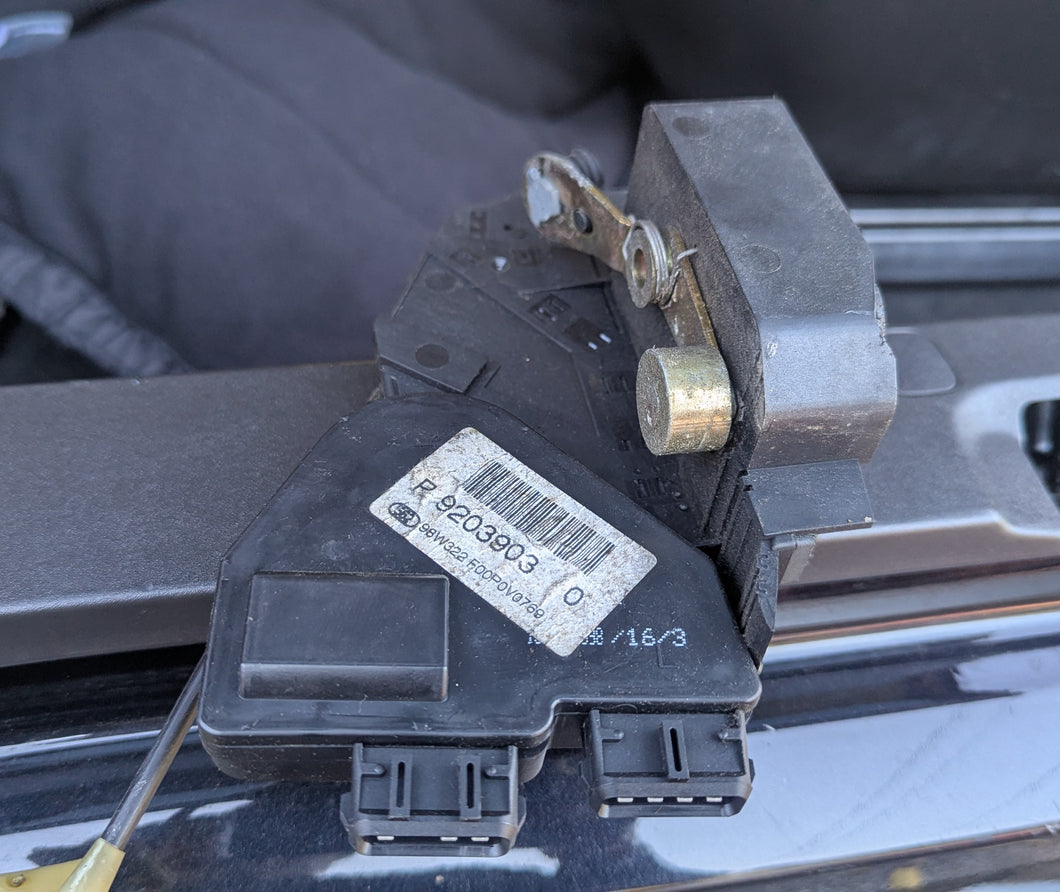 Front left door lock latch assembly, Volvo S70, V70, V70R, PN: 8626183, 9187282, 9203217, 9203628, 9203903