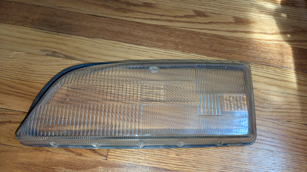 Headlight lens for Volvo S70, V70, 850, C70 from 1992 to 2004.