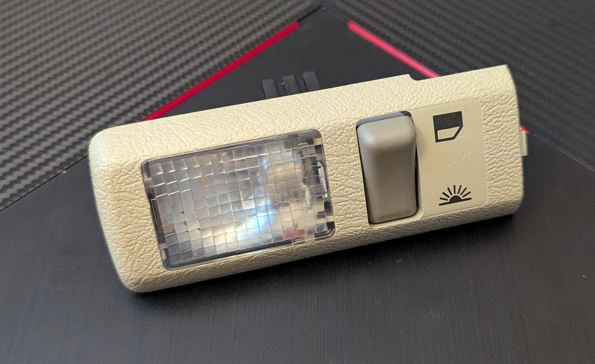 Rear seat courtesy light, Volvo 850, S70, V70, P80 cars at the