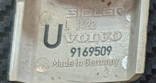 Load image into Gallery viewer, Rear seat courtesy light, Volvo 850, S70, V70, P80 cars at the grab handle. PN: 9169509
