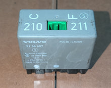 Load image into Gallery viewer, Relay for Volvo 850, S70, V70, V70 XC, V70R, etc.
