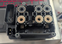 Load image into Gallery viewer, ABS module, Volvo 850, S70, V70, V70R, V70 XC
