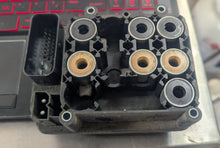 Load image into Gallery viewer, ABS module, Volvo 850, S70, V70, V70R, V70 XC
