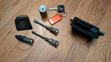 Load image into Gallery viewer, Ignition and other key cylinder (s) with real key for Volvo 850
