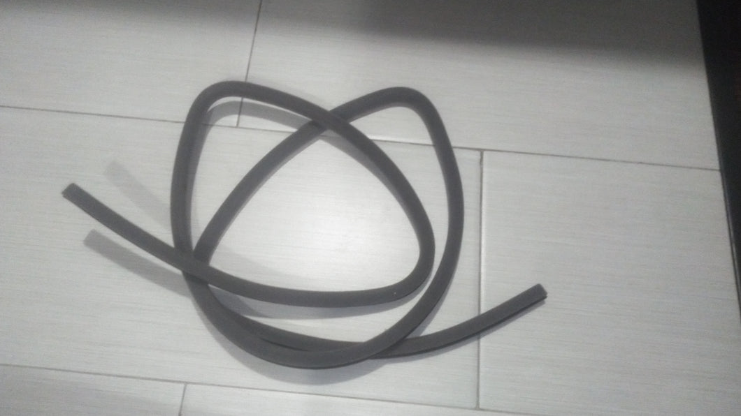 Sunroof opening trim from Volvo 960. I use this to replace the broken trim on 850, S70, V70, V70R, XC70 etc.